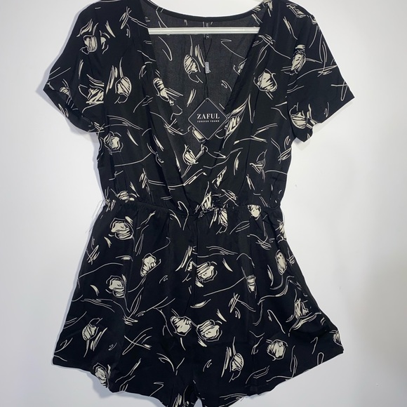 Medium Black and white romper - Picture 2 of 4